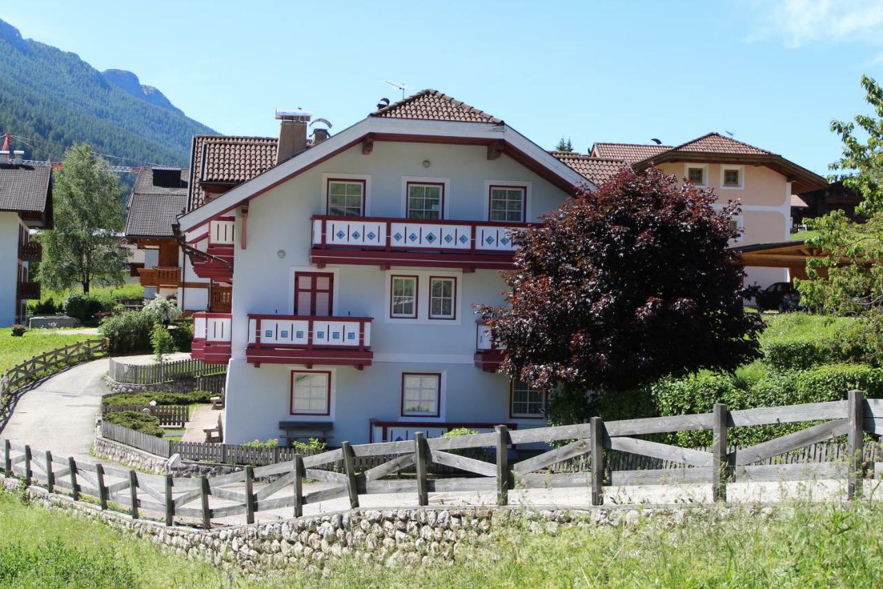 Casa Azzurra Lägenhet Pozza di Fassa Exteriör bild